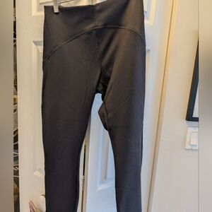 Lululemon Women's Black Cropped Leggings. Ankle Length.
